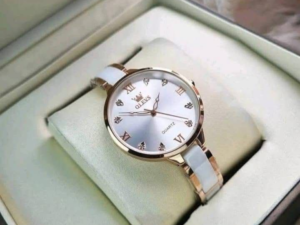 OLEVS Women’s Quartz Watch একটি এলিগেন্ট ও লাক্সারি ঘড়ি।