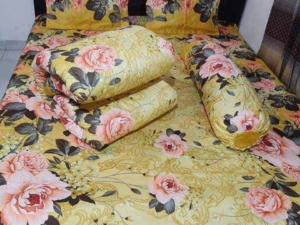 আরামদায়ক ফুল প্রিন্টেড ৫ পিস কমফোর্টার সেট